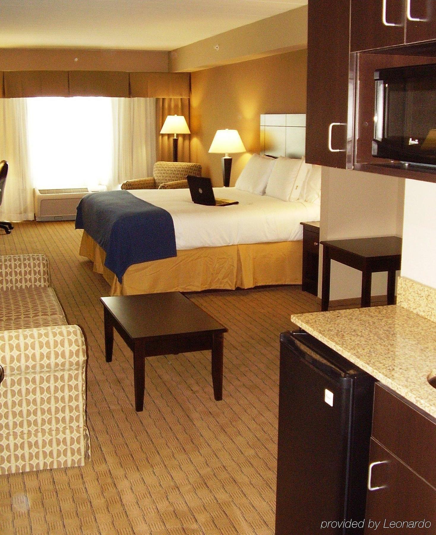 Holiday Inn Express Hotel & Suites Fort Myers East - The Forum, An Ihg Hotel Oda fotoğraf
